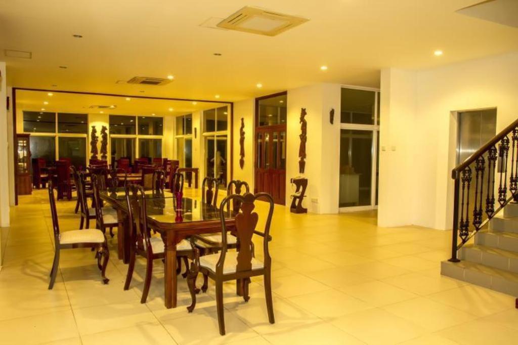 Hotel Villa Viana Marawila Ngoại thất bức ảnh