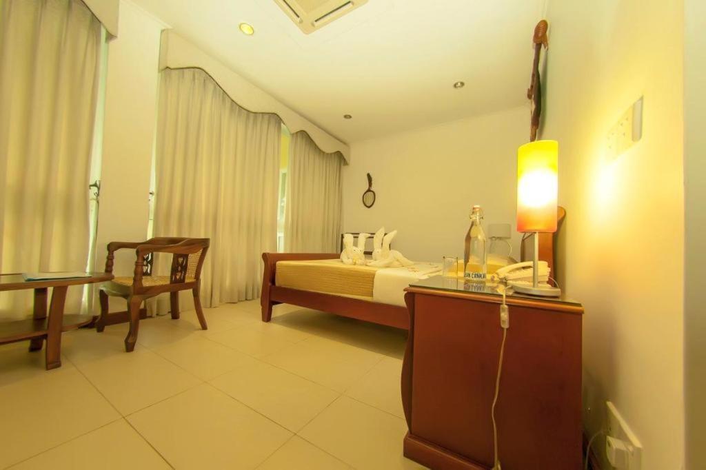 Hotel Villa Viana Marawila Ngoại thất bức ảnh