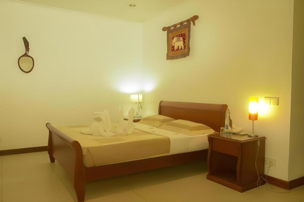 Hotel Villa Viana Marawila Ngoại thất bức ảnh